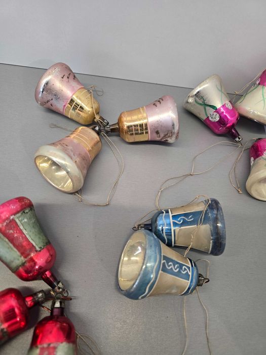 Bombki szklane dzwonki z PRL-U 11 sztuk.