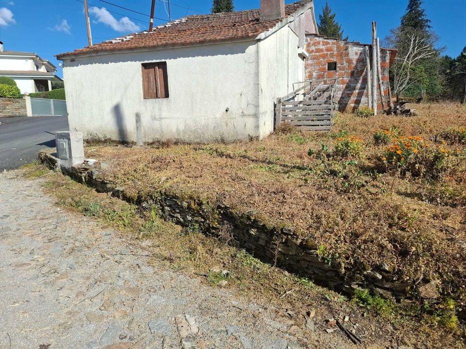 Terreno com moradia T2 para restauro em Fonteita - Vila Real. 884m2