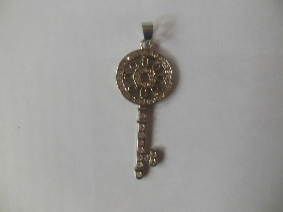 Wisiorek błyszczący klucz