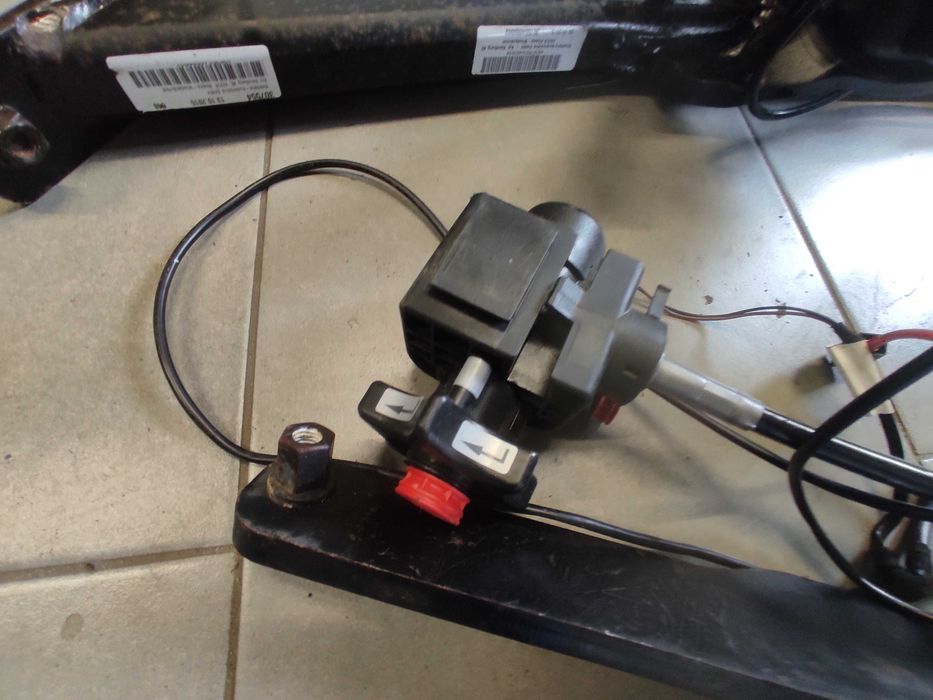 Oryginalny Hak holowniczy Ford C-Max MK2 10-15