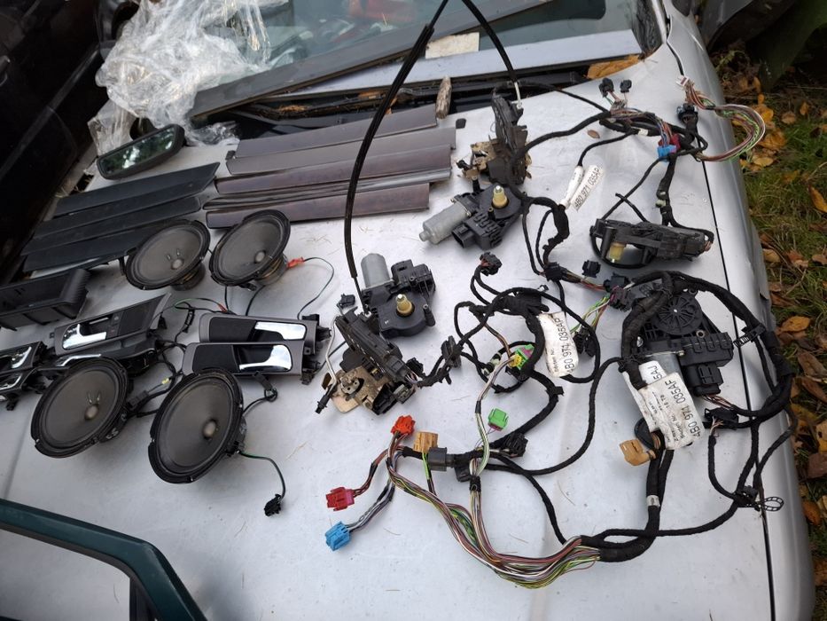 Audi A6 C5 S6 BOSE Glosniki Klamki Glosniczki Drzwi Tuba Wzmacniacz