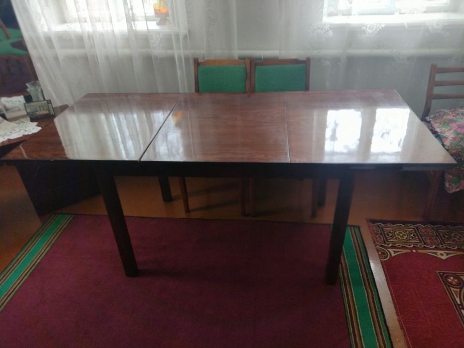 Стіл обідній дерев'яний