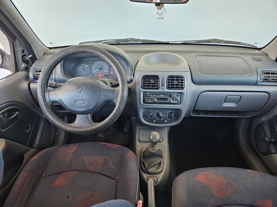 Renault Clio — fotografia 7