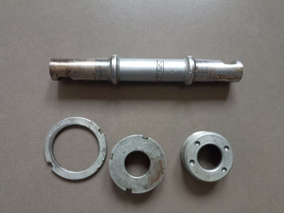 Oś supportu zzr jaguar huragan PRL pusta