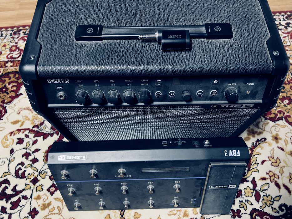 Line 6 Spider V 60W com pedaleira FBV3