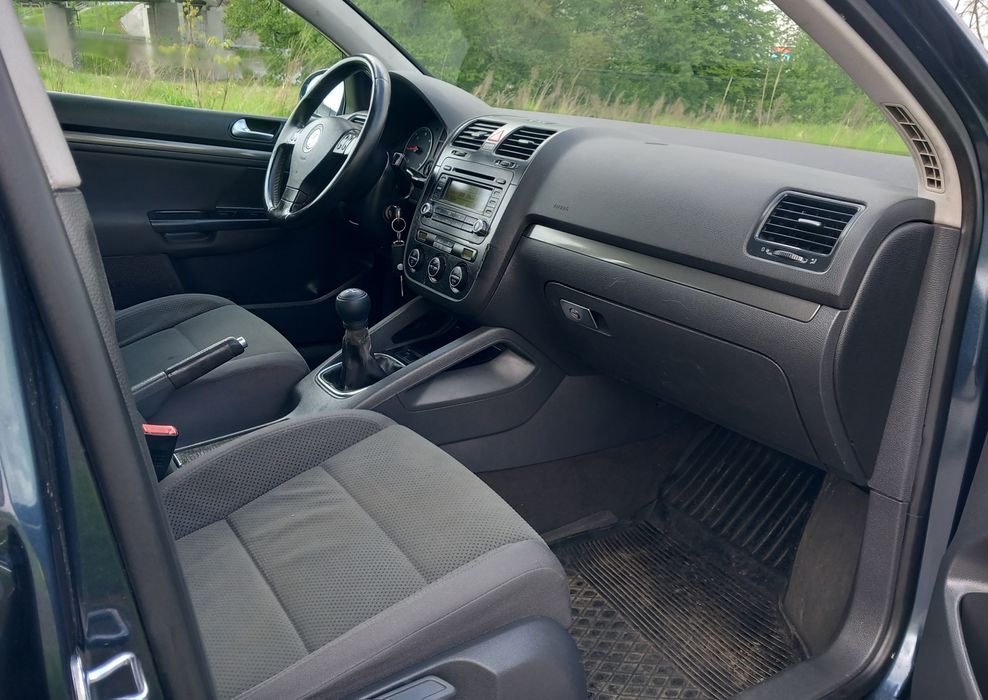 VW_Golf 5_1.9 TDI_5 Drzwi_Sprawna Klima_Alusy_Bez korozji_OKAZJA