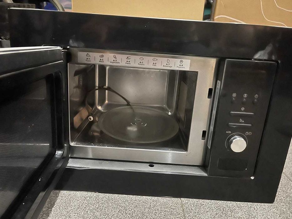 IKEA LAGAN – Micro-ondas integrado preto
