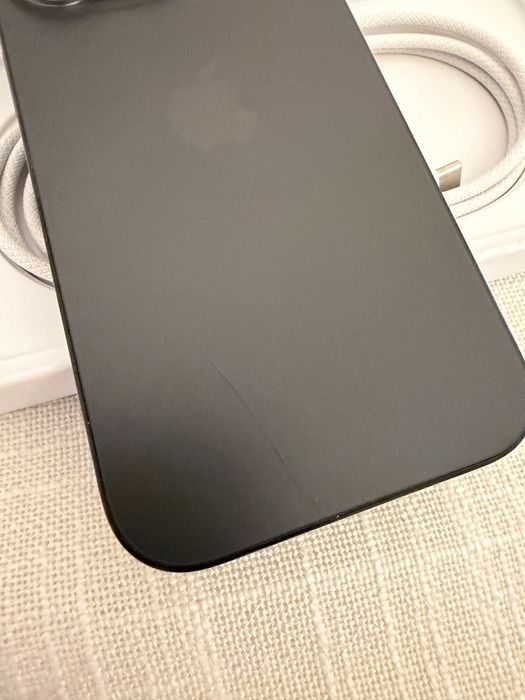 Iphone 16 pro  44цикли.