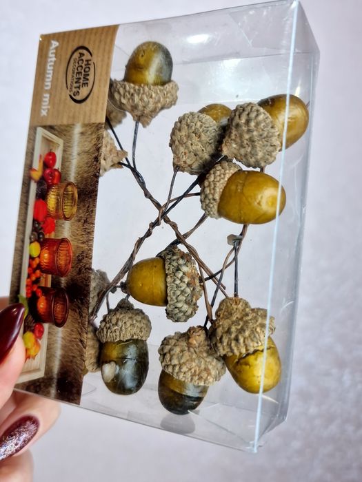 Декор жолуді гілочки