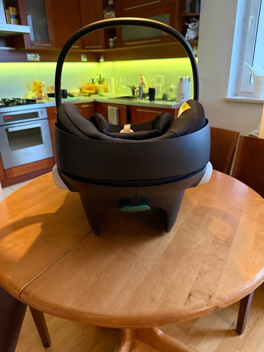 Fotelik samochodowy dla niemowląt Cybex Aton B2 i-Size z bazą One