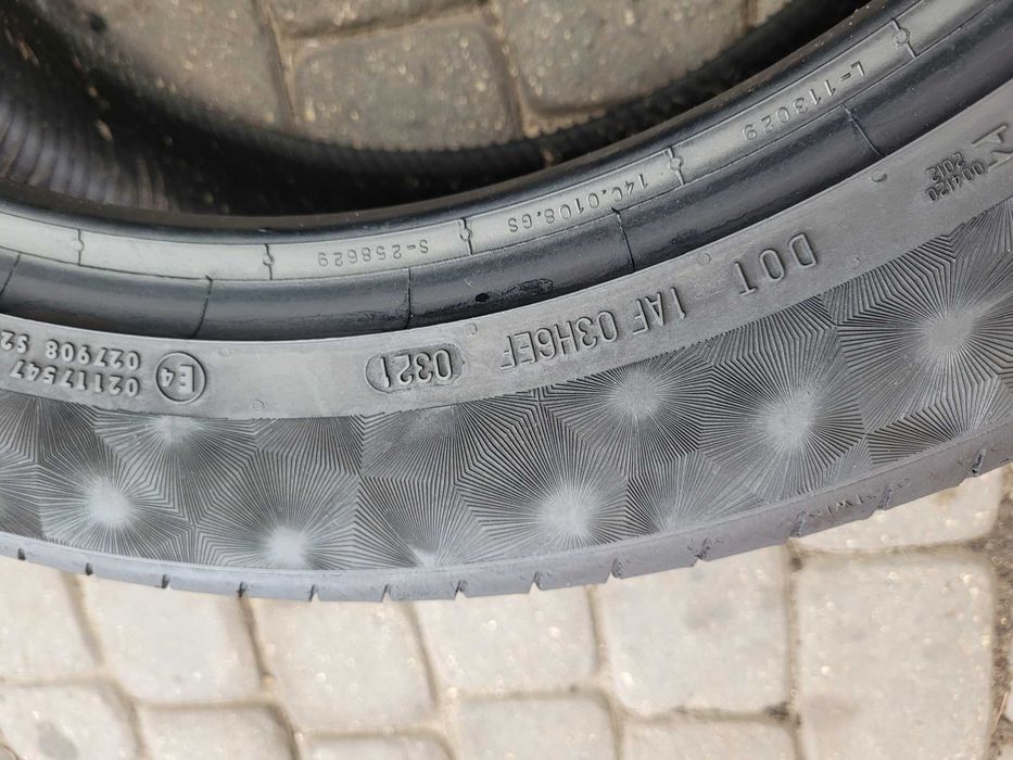 255 / 45  R    20     Continental