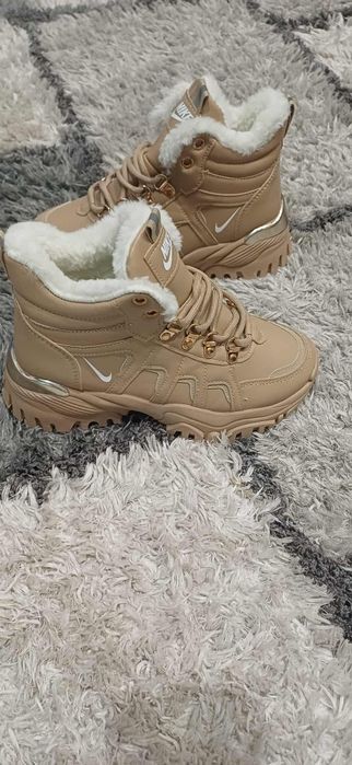 Nowe zimowe buty damskie