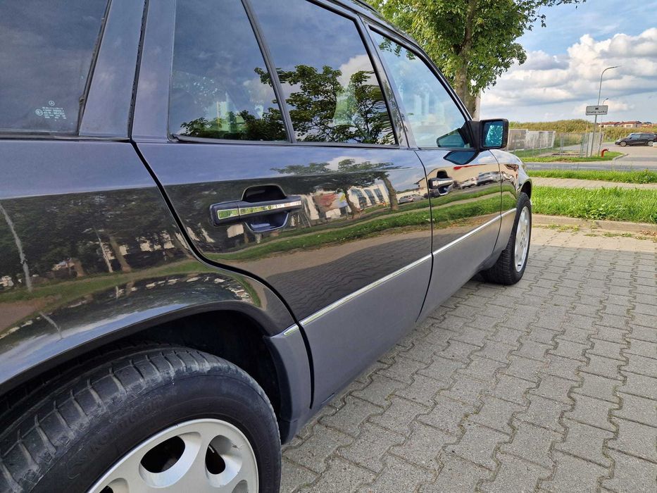 Mercedes-Benz W124 kombi 220E