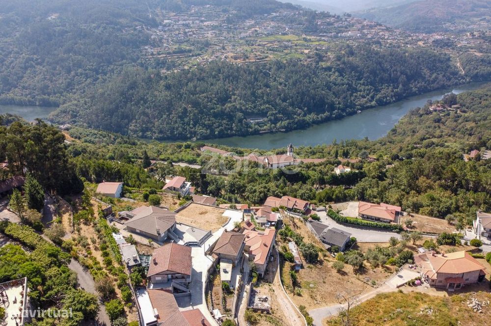 Moradia para Reconstrução com Terreno e Vistas Panorâmicas sobre o ...