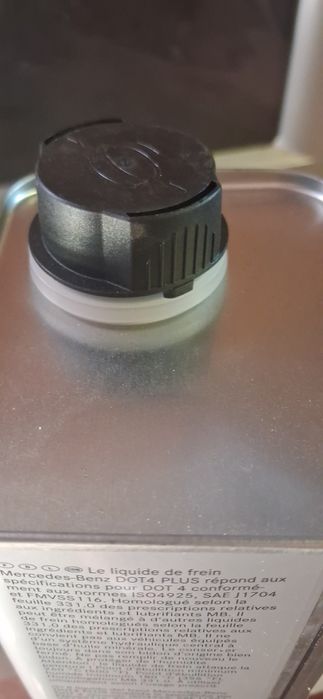 Оригінальна гальмівна рідина Mercedes DOT4 Plus MB331.0
