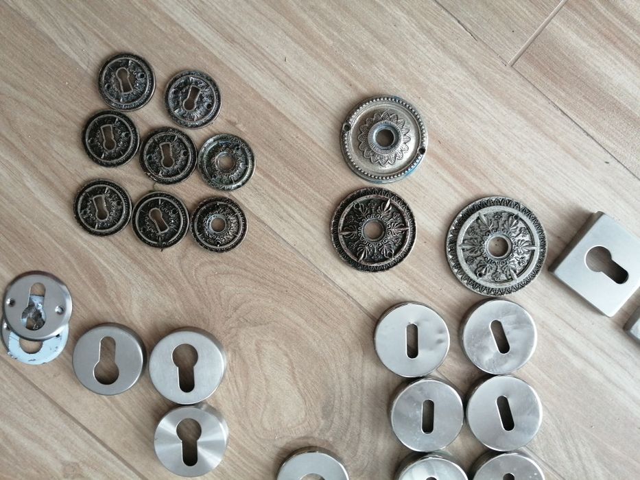 Dobradiças, puxadores espelhos de fechaduras etc. Novos*