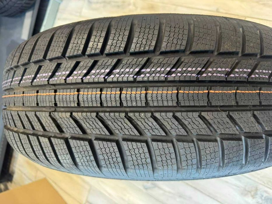 Зимові шини CONTINENTAL 235 60 R18