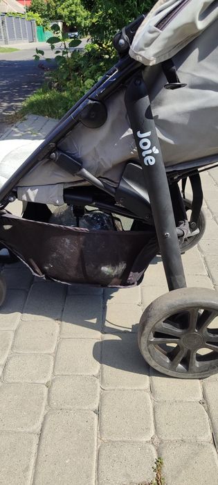 Дитяча коляска..