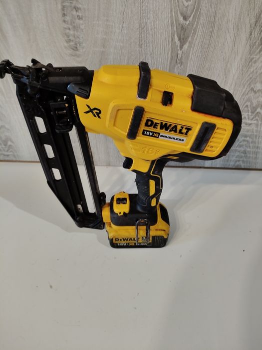 Dewalt DCN660 aku gwozdziarka 18v 4.0ah bezszczotkowa