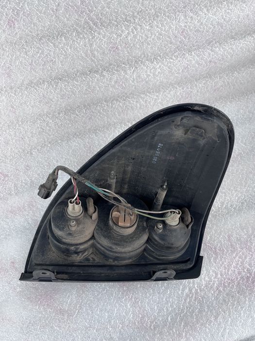 Лівий задній ліхтар Mitsubishi L200 (2006-2015)