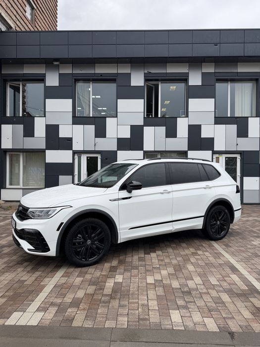 Volkswagen Tiguan  SE R-Line