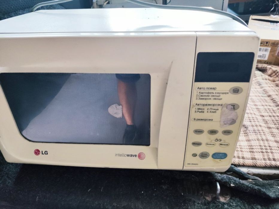 Продам Микроволновку LG MS-2042G на запчасти