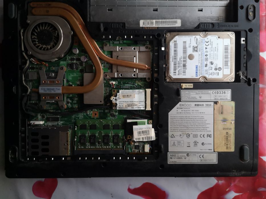 Продам ноутбук на запчасти или восстановление.