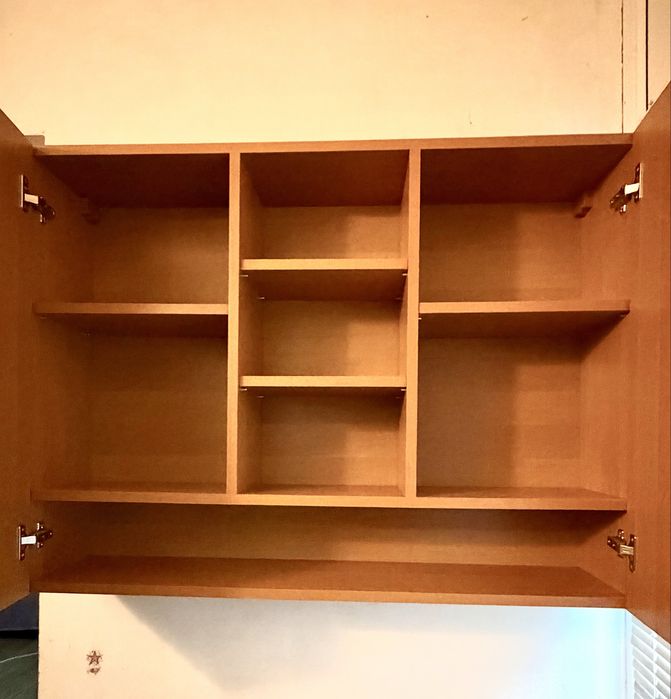 Кутовий письмовий стіл з навісною шафою