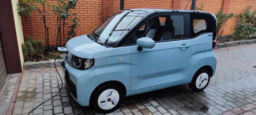 Базові параметри
Габаритні розміри: ДхШхВ (мм) 2980×1490×1637
Передня/задня колія (мм)	1290/1291
Колісна база (мм) 1960
Споряджена маса (кг) 724
Мінімальний кліренс (мм)	120
Кількість місць (осіб)	 2
Ефективність
Максимальна швидкість (км/г) 90
Запас ходу (км)	182
Пікова потужність (kW)	20
Піковий крутний момент (N.m)	85
Параметри шасі
Тип приводу двигуна
задній
Кузов
Монокок
Тип передньої підвіски	Незалежна підвіска
Тип задньої підвіски	Торсіонна
Передні/Задні гальма, тип	Дискові / Барабанні
Тип парковочного гальма	ESC
Тип батареї	LFP (лтій-залізо-фосфат)
Ємність батареї (kWh)
13,9
Напруга зарядки (V)	220AC
Час зарядки (год)	8
Конфігурація
Ремінь безпеки	Тип аварійного замикання
Дистанційний доступ без ключа
Центральний замок	
Подушка безпеки водія
ABS+EBD	
Автоматичне розблокування у разі зіткнення
Автоматичне блокування під час руху	
Попередження пішоходів при низькій швидкості
Попередження про тиск у шинах
Задній датчик паркування
Камера заднього виду
Система допомоги при рушанні на підйом
Економічний/спортивний режим
Електропідсилювач керма
Сигналізація	
Багатофункціональне кермо
Електронний механізм перемикання з ручкою	
Кольорова LCD комбінація приладів
Плафон для читання	
Регулювання сидіння водія/пасажира	Ручне чотиристороннє
Електричний кондиціонер
Дзеркало заднього виду	з USB портом для відеореєстратора
Головне світло	галоген
Регулюваннявисоти світла
Задні ліхтарі	Комбіновані галогенні
Денні ходові вогні	LED
Задній протитуманний ліхтар	
Покажчик повороту	галоген
Сонцезахисний козирок
Допоміжний стоп сигнал
Склопідйомник	Електричний
Ручне керування зовнішніми дзеркалами
Кондиціонер	
USB порт
Кількість динаміків	 2
Радіо	з Bluetooth функцією