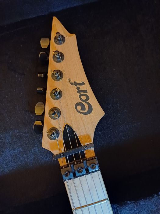 Gitara Cort x300