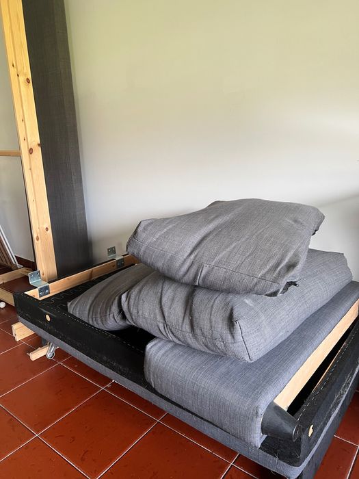 Sofá modelo IKEA cinza escuro