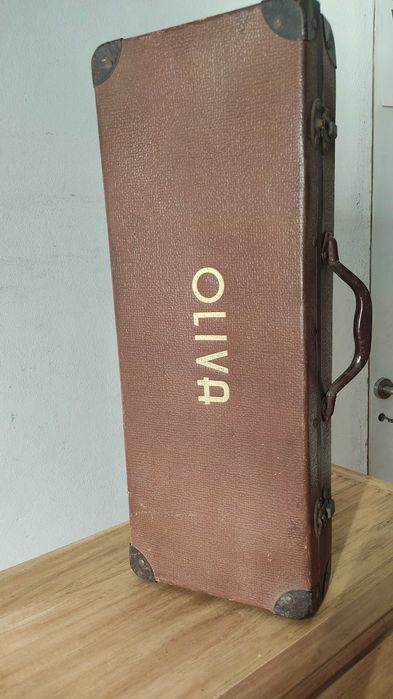 Antiga mala de costura Oliva