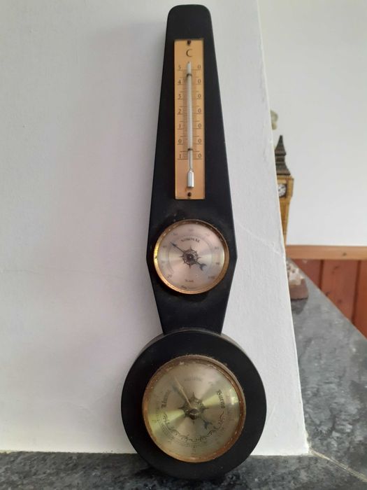Thermometer, Hygrometer and Rain Gauge – Vintage Weather Station