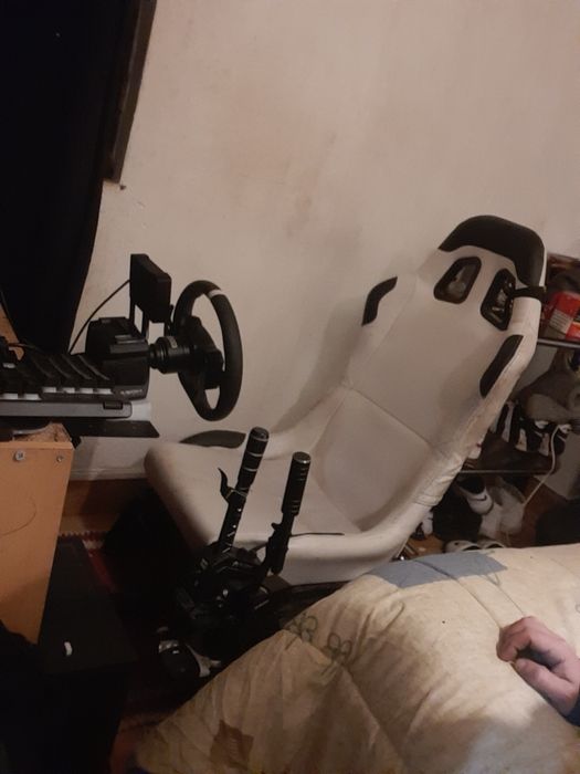 Vendo playseat com todos os extras.