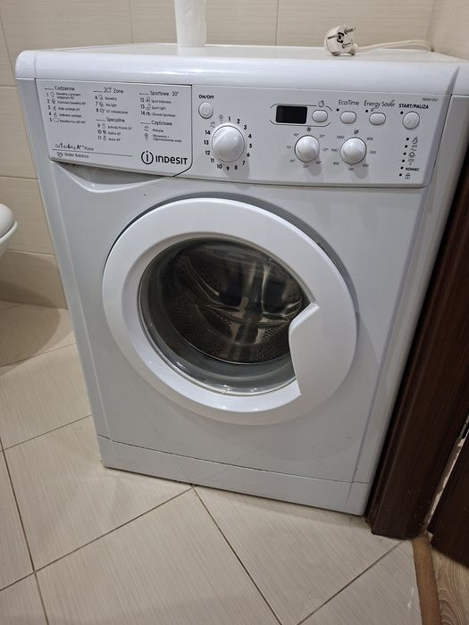Pralka Indesit IWD61052