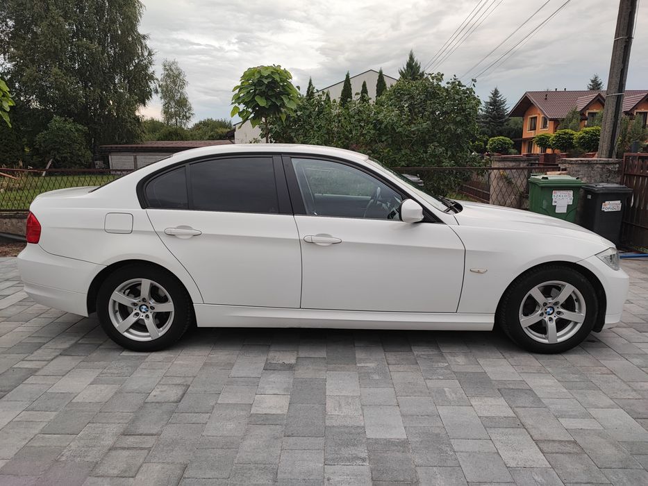 BMW E90 318d automat LCI sedan