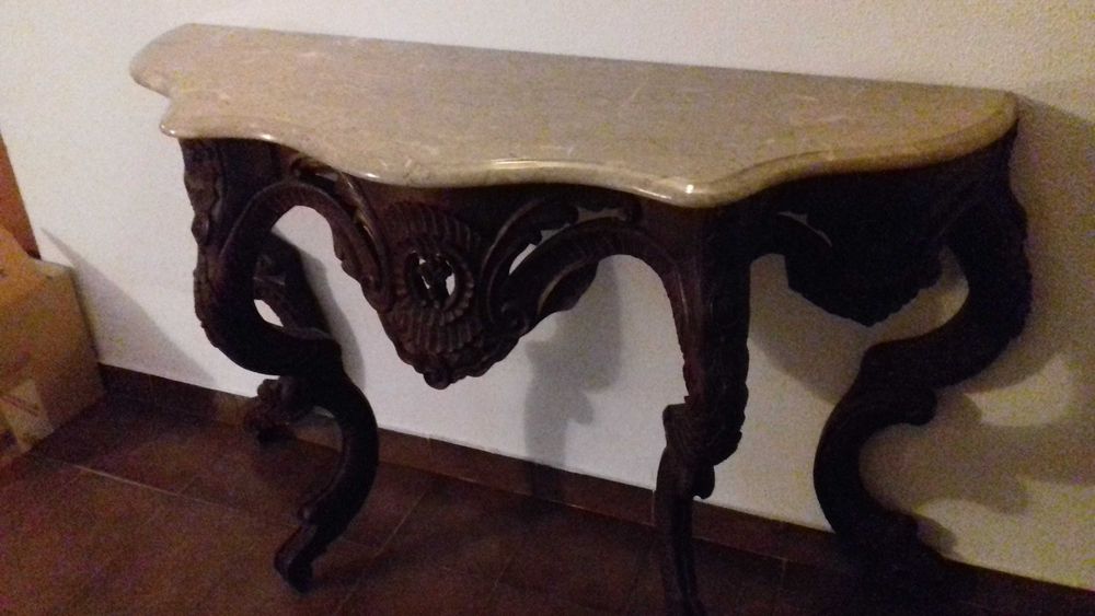 Consola em madeira e pedra