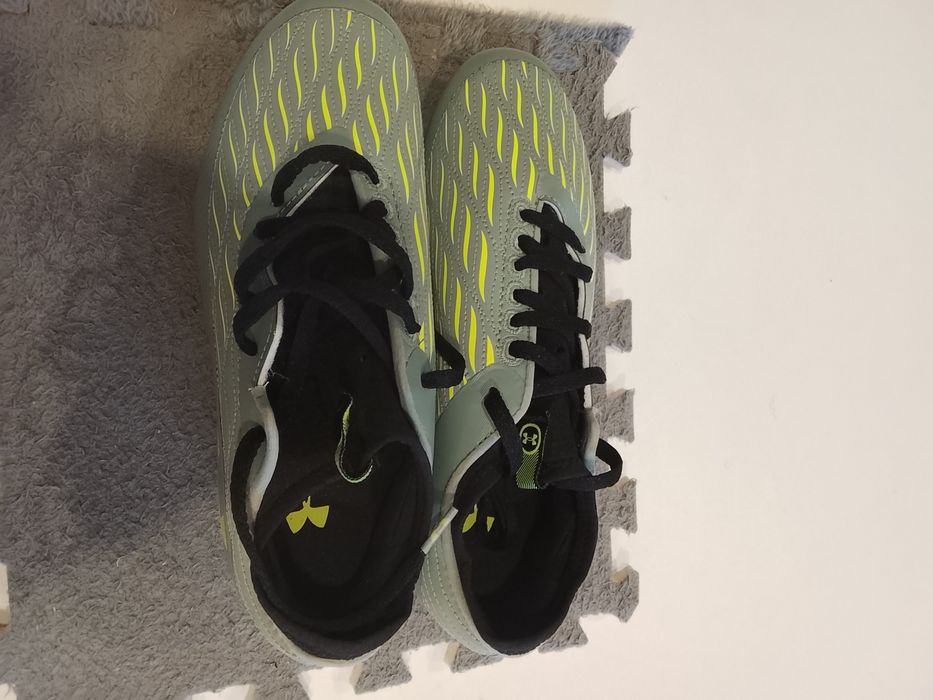 Chuteira under armour