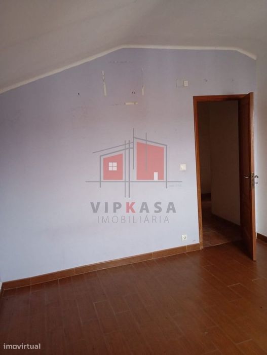 Moradia T2 para pequena remodelação