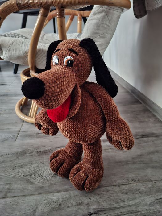 Pies duża maskotka na szydełku