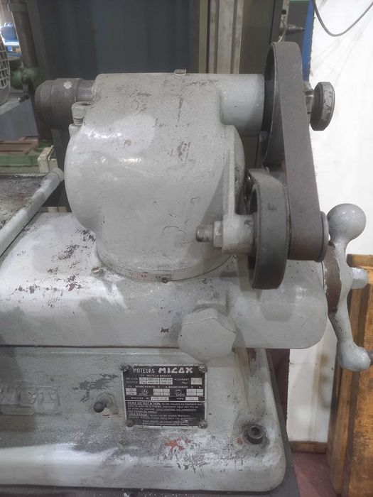 Máquina Antiga de Afiar Ferramentas