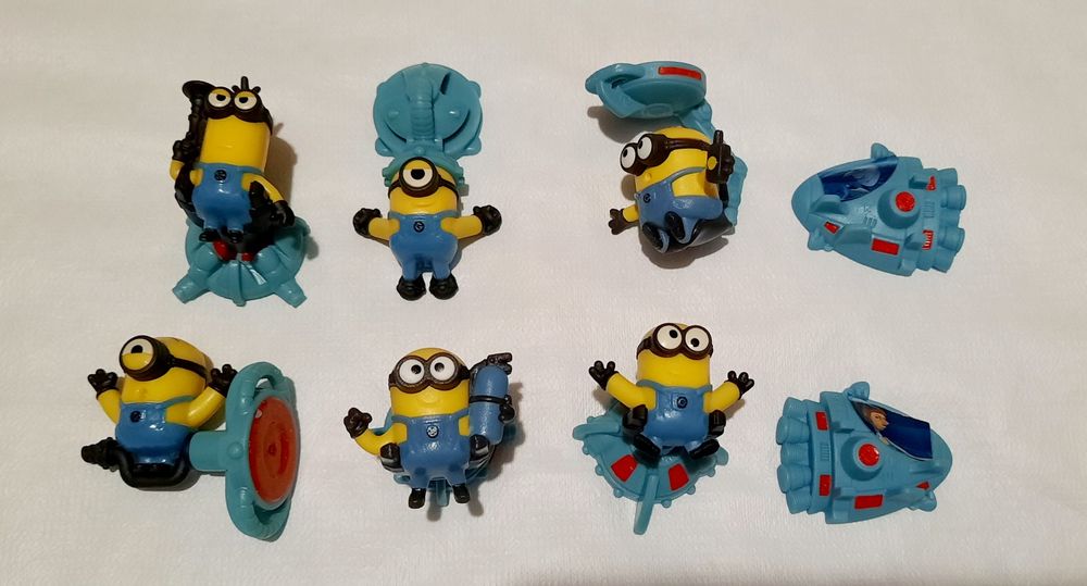 Фігурки кіндер новорічні  щенячий патруль плеймобіл міньйони