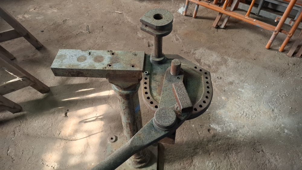 Máquina de curvar tubo manual