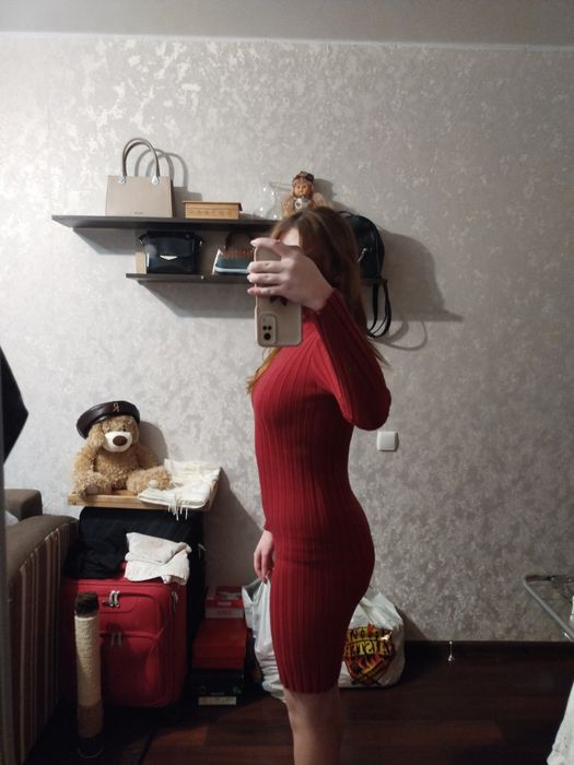 Сукня міді червона