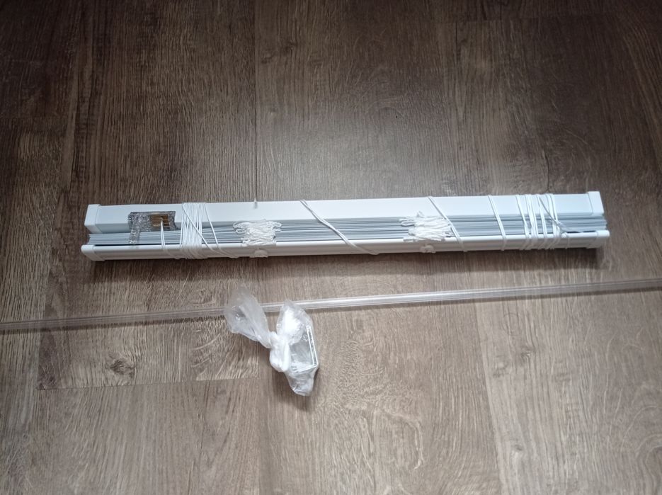 Жалюзи металлические, обои самоклеющиеся, текстильные