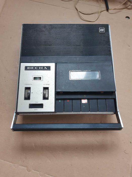 Корпус касетного магнітофона "Весна-305". Кабель живлення.