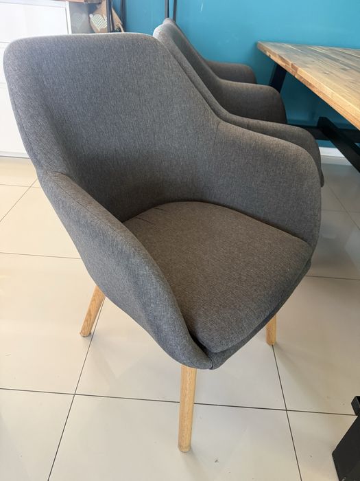 Solidny stół Ikea Skogsta plus 6 foteli