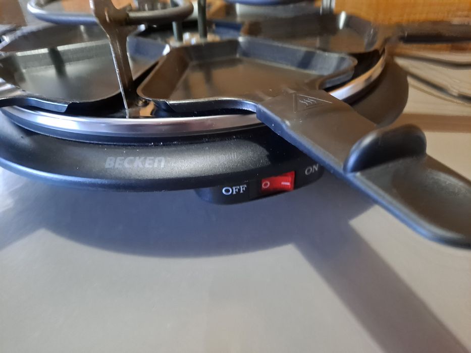 Raclete com 6 reservatórios para o queijo