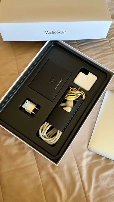 MacBook Air 13” (2010) – Core i5, 1.6GHz, 8GB RAM, 128GB