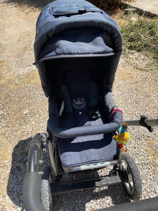 Carrinho de bebé com alcofa